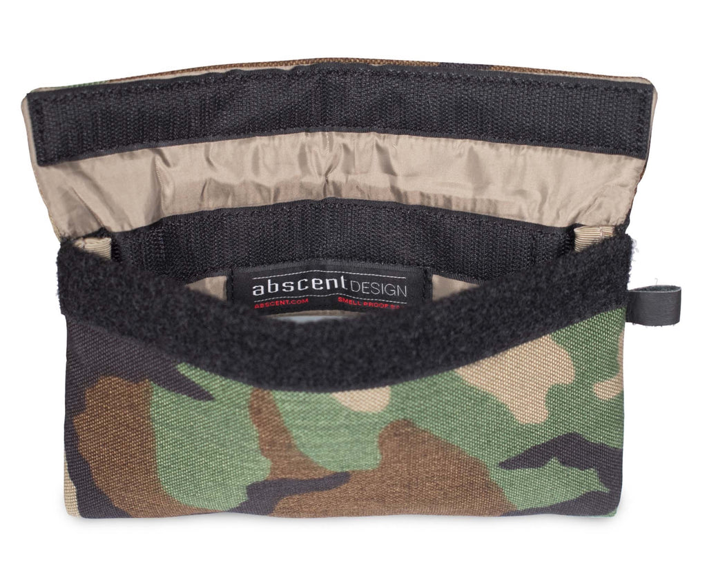 THE BANKER - SMELL PROOF POUCH IN WOODLAND CAMO